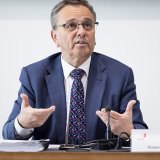 Roberto Schmidt, chef du Département valaisan des finances et de l'énergie, a présenté le budget cantonal 2025 mardi (archives). Keystone/CYRIL ZINGARO